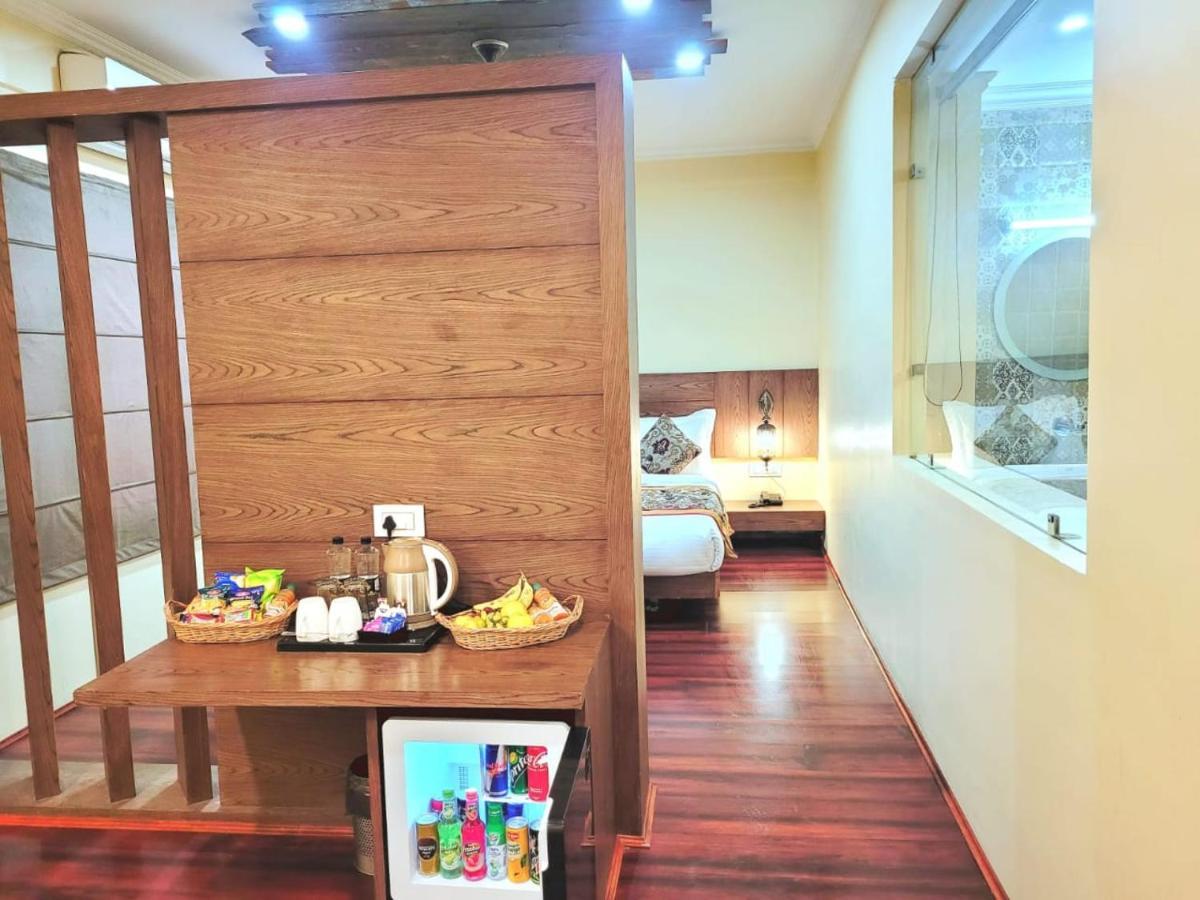 Srīnagar Hotel Green Rooms, Vintage Luxury Near Dal Lake מראה חיצוני תמונה