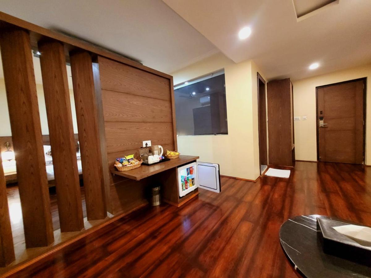 Srīnagar Hotel Green Rooms, Vintage Luxury Near Dal Lake מראה חיצוני תמונה