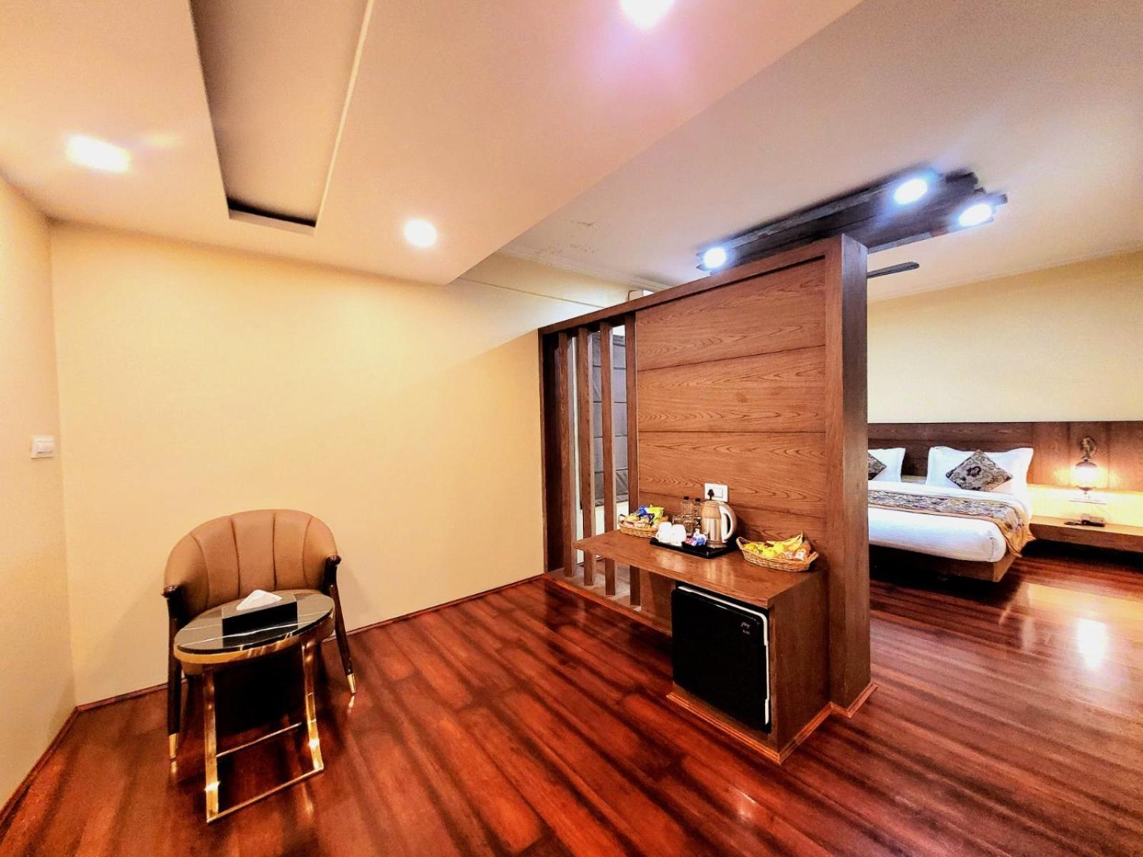 Srīnagar Hotel Green Rooms, Vintage Luxury Near Dal Lake מראה חיצוני תמונה