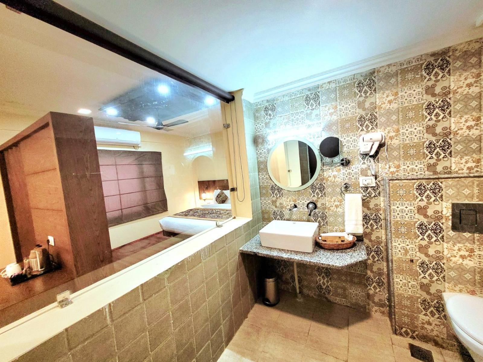 Srīnagar Hotel Green Rooms, Vintage Luxury Near Dal Lake מראה חיצוני תמונה