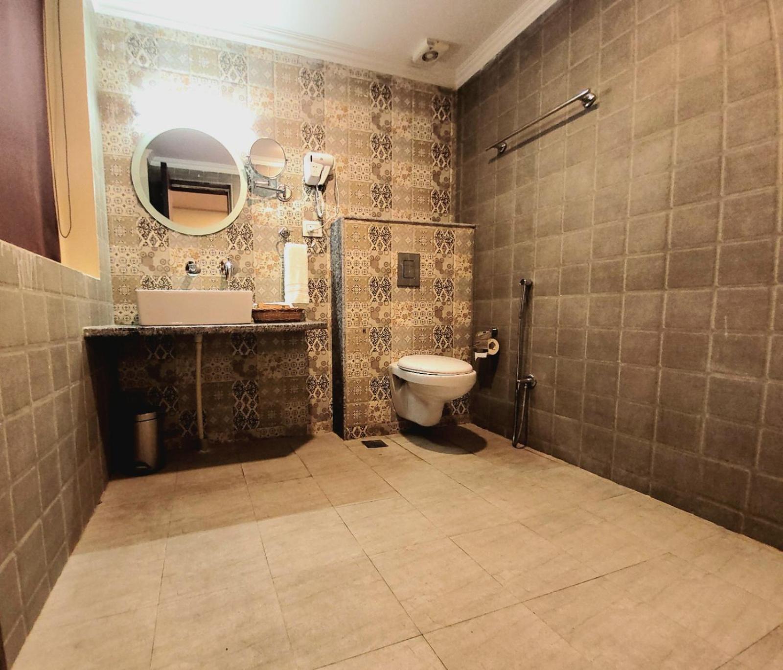 Srīnagar Hotel Green Rooms, Vintage Luxury Near Dal Lake מראה חיצוני תמונה